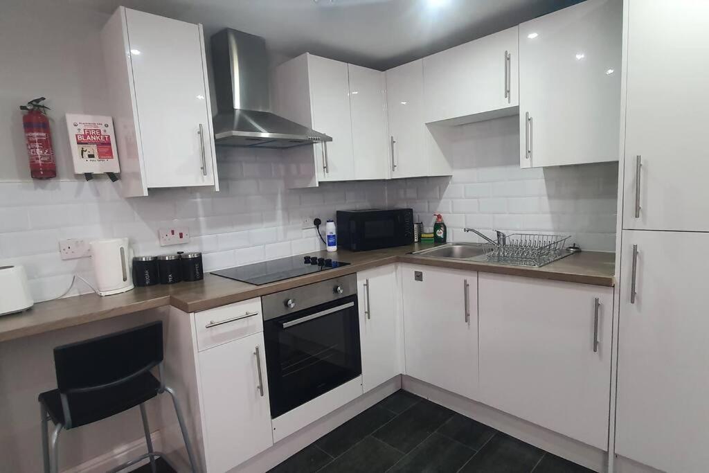 1 Bedroom Flat, Sleeps Up To 5Ppl, City Center 카디프 외부 사진